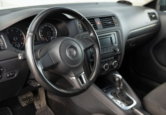 Подержанный автомобиль Volkswagen Jetta Sedan 2013 года (11 фото)
