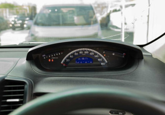 Подержанный автомобиль Honda Freed 2011 года (13 фото)