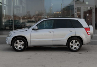 Подержанный автомобиль Suzuki Grand Vitara 2010 года (8 фото)