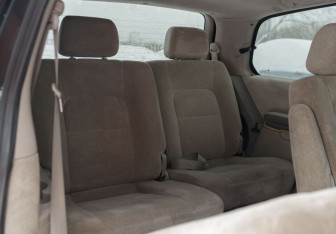 Подержанный автомобиль Kia Carnival 2004 года (16 фото)