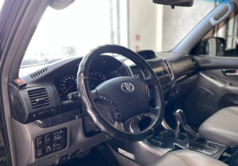 Подержанный автомобиль Toyota Land Cruiser Prado 2003 года (11 фото)
