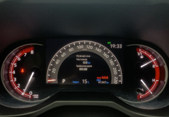 Подержанный автомобиль Toyota RAV4 2020 года (8 фото)