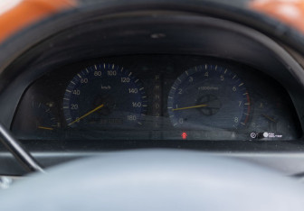 Подержанный автомобиль Toyota Gaia 2001 года (12 фото)