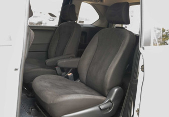 Подержанный автомобиль Honda Freed 2011 года (19 фото)