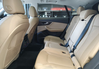 Подержанный автомобиль Audi Q8 2019 года (14 фото)