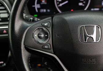 Подержанный автомобиль Honda Vezel 2018 года (11 фото)