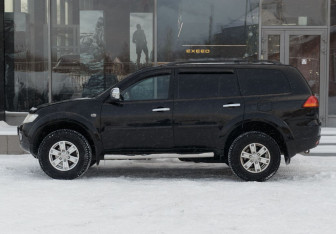 Подержанный автомобиль Mitsubishi Pajero Sport 2010 года (8 фото)
