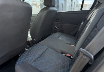 Подержанный автомобиль Renault Clio Hatchback 2007 года (10 фото)