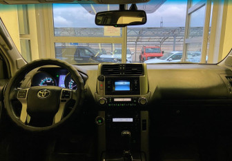 Подержанный автомобиль Toyota Land Cruiser Prado 2010 года (13 фото)