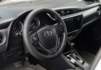 Подержанный автомобиль Toyota Corolla Sedan 2018 года (11 фото)