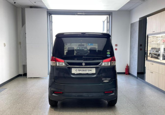 Подержанный автомобиль Suzuki Solio 2013 года (6 фото)