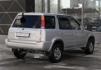 Подержанный автомобиль Honda CR-V 2001 года (5 фото)