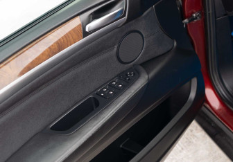 Подержанный автомобиль BMW X6 2011 года (16 фото)