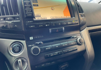 Подержанный автомобиль Toyota Land Cruiser Suv 2011 года (20 фото)