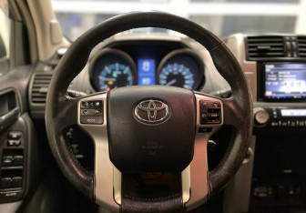 Подержанный автомобиль Toyota Land Cruiser Prado 2011 года (11 фото)
