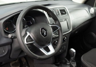 Подержанный автомобиль Renault Sandero 2022 года (11 фото)