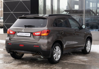 Подержанный автомобиль Mitsubishi ASX 2011 года (5 фото)