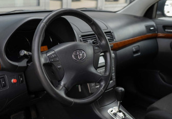 Подержанный автомобиль Toyota Avensis Sedan 2007 года (11 фото)