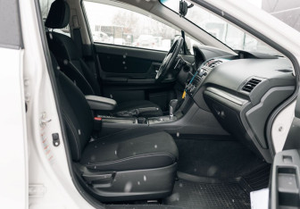 Подержанный автомобиль Subaru XV 2013 года (19 фото)