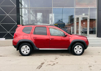 Подержанный автомобиль Renault Duster 2014 года (4 фото)