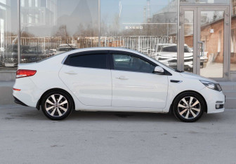 Подержанный автомобиль Kia Rio Sedan 2015 года (4 фото)