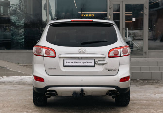 Подержанный автомобиль Hyundai Santa Fe 2011 года (6 фото)