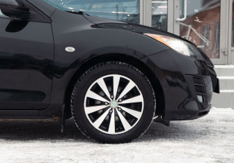 Подержанный автомобиль Mazda 3 Sedan 2011 года (9 фото)