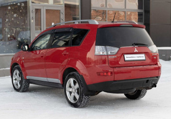 Подержанный автомобиль Mitsubishi Outlander 2007 года (7 фото)