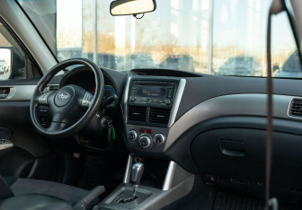 Подержанный автомобиль Subaru Forester Suv 2008 года (10 фото)