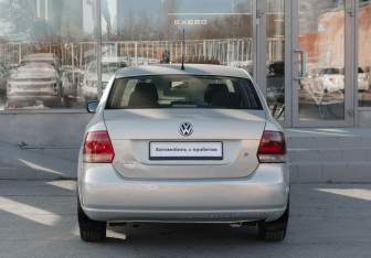 Подержанный автомобиль Volkswagen Polo Sedan 2011 года (6 фото)