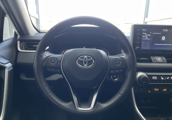 Подержанный автомобиль Toyota RAV4 2019 года (11 фото)
