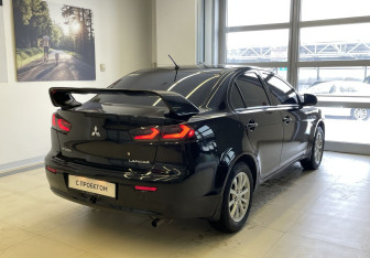 Подержанный автомобиль Mitsubishi Lancer Sedan 2013 года (5 фото)