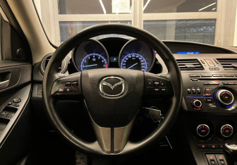Подержанный автомобиль Mazda 3 Sedan 2012 года (11 фото)