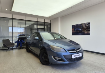 Подержанный автомобиль Opel Astra Hatchback 2012 года (3 фото)