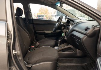 Подержанный автомобиль Kia Rio Sedan 2013 года (17 фото)