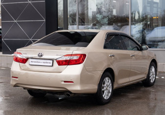 Подержанный автомобиль Toyota Camry Sedan 2012 года (5 фото)