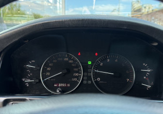 Подержанный автомобиль Toyota Land Cruiser Suv 2006 года (14 фото)