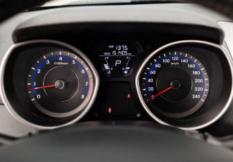 Подержанный автомобиль Hyundai Avante Sedan 2011 года (13 фото)