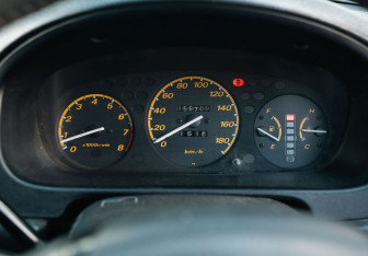 Подержанный автомобиль Honda CR-V 2000 года (12 фото)