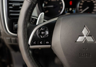 Подержанный автомобиль Mitsubishi Outlander 2012 года (13 фото)