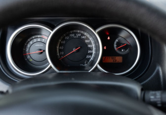 Подержанный автомобиль Nissan Tiida Hatchback 2010 года (13 фото)