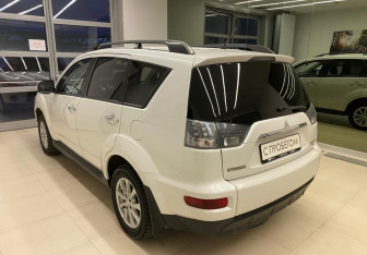 Подержанный автомобиль Mitsubishi Outlander 2011 года (6 фото)