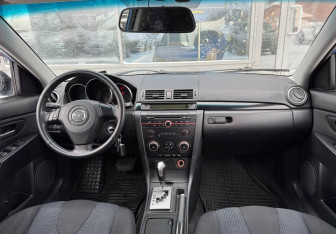 Подержанный автомобиль Mazda 3 Sedan 2005 года (10 фото)