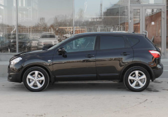Подержанный автомобиль Nissan Qashqai 2011 года (8 фото)
