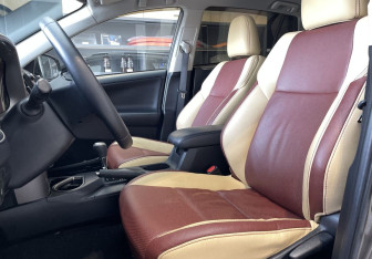 Подержанный автомобиль Toyota RAV4 2017 года (8 фото)