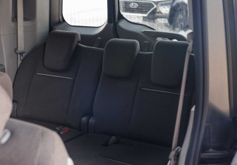 Подержанный автомобиль Honda Stepwgn 2016 года (19 фото)