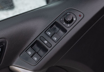 Подержанный автомобиль Volkswagen Tiguan 2009 года (16 фото)