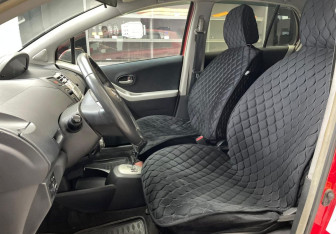 Подержанный автомобиль Toyota Yaris Hatchback 2008 года (8 фото)