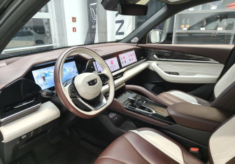 Подержанный автомобиль Geely Monjaro 2023 года (8 фото)