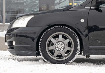 Подержанный автомобиль Toyota Avensis Sedan 2005 года (9 фото)